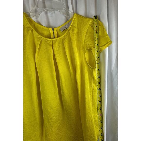 Ann Taylor LOFT Textured Cap Sleeves Blouse, Canary Yellow, Sz: S, 58-18 - Picture 4 of 16